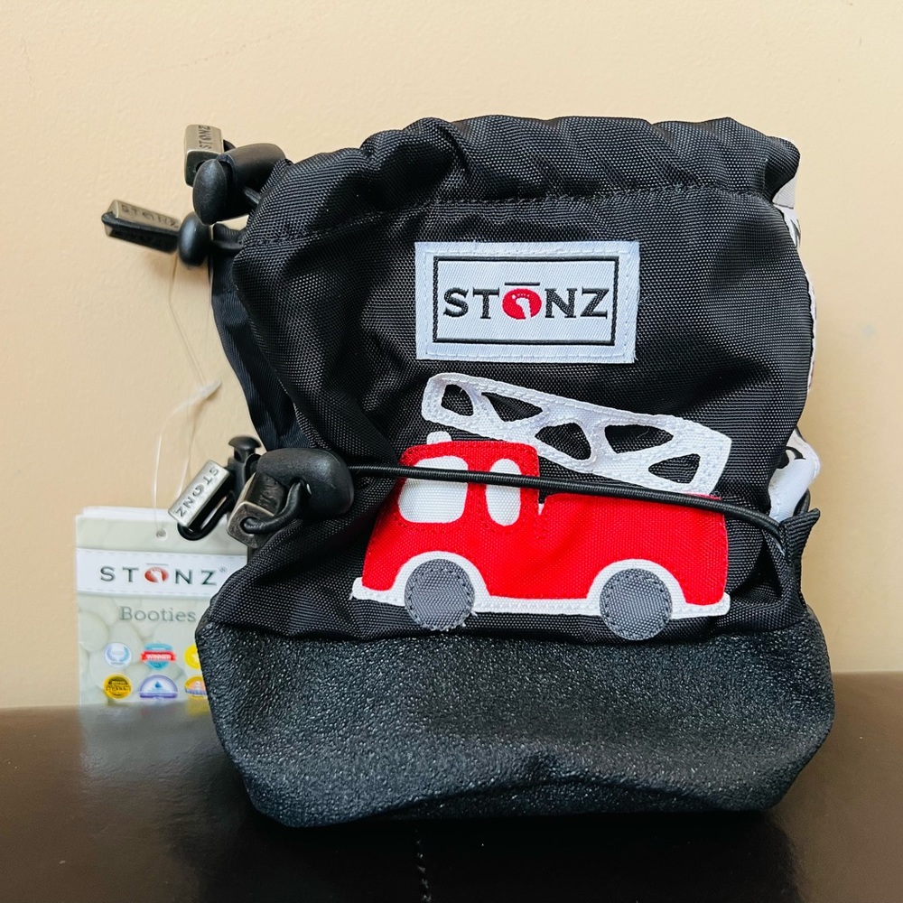 Brand new Stonz booties size S (0-9 m)